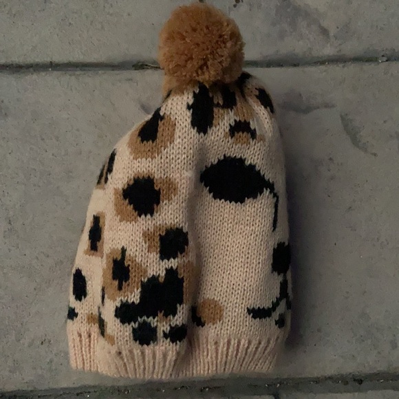 Girls or Unisex Toddler Leopard Pom Pom beanie - Picture 3 of 3